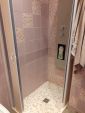 Installazione di una nostra cliente di MONCALIERI Box doccia Luna - 2 lati, apertura centrale ad angolo retto (doppia anta) Misura: 70 x 100 x h185 Colore: Puntinato rosa 