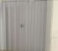 Porta a soffietto in PVC a doppia anta - Colore: Bianco: Serratura e pomolo in alluminio
