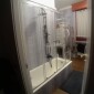 Installazione di un nostro cliente di  MODENA Box Doccia per Vasca a 2 Lati in Vetro Trasparente da 6mm 1 Lato Fisso e 1 Porta Scorrevole Misura: 65 x 165 x h150 - Apertura centrale