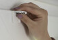dettaglio installazione supporto senza forare adesivo