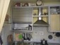 Installazione veneziana con double command per chiudere pensile cucina