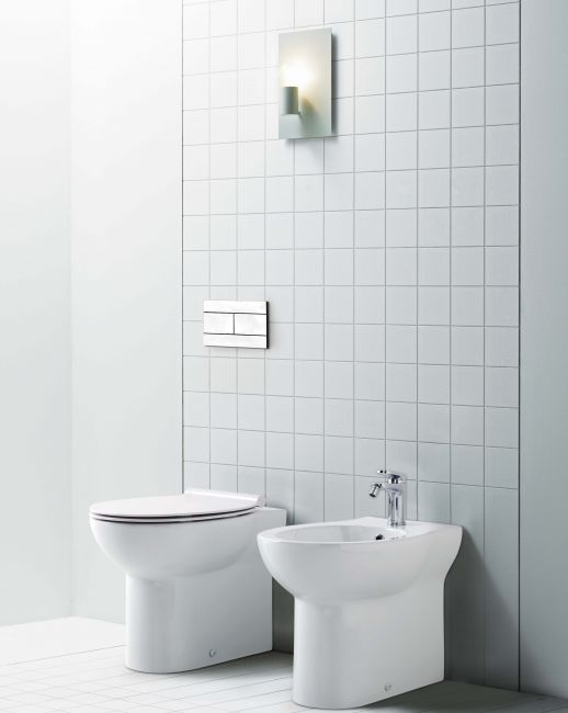 Wc bagno filoparete con sedile soft Close Ceramica Azzurra Fast