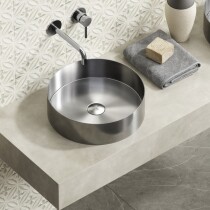 Scheda Lavabo da Appoggio Rotondo in Acciaio Inossidabile e PVD Colore Acciaio Spazzolato Misura 38 x 38 cm